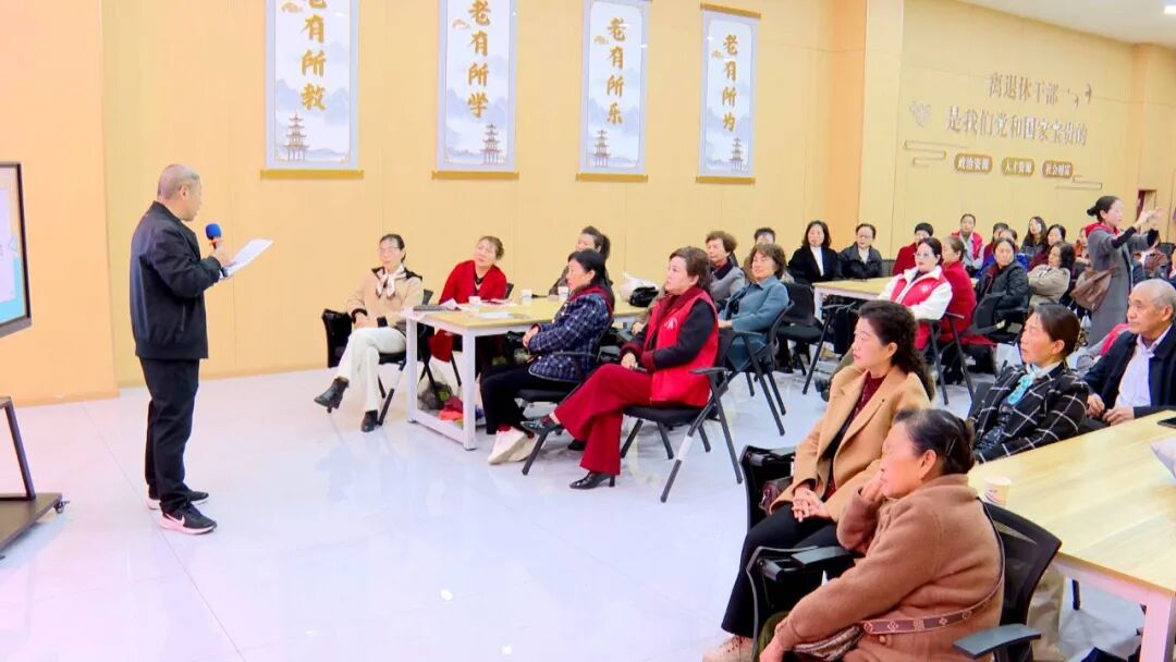 文峰社区：AI公益课开讲 银发族“字”享数字新生活