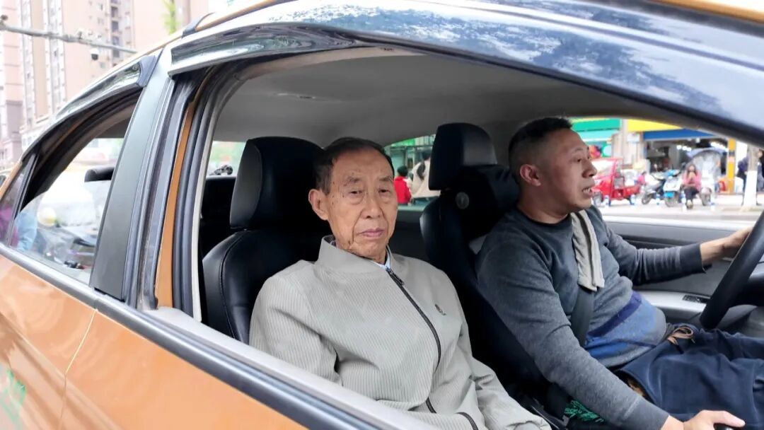 五年爱心坚守 渠县“的哥”免费接送显担当