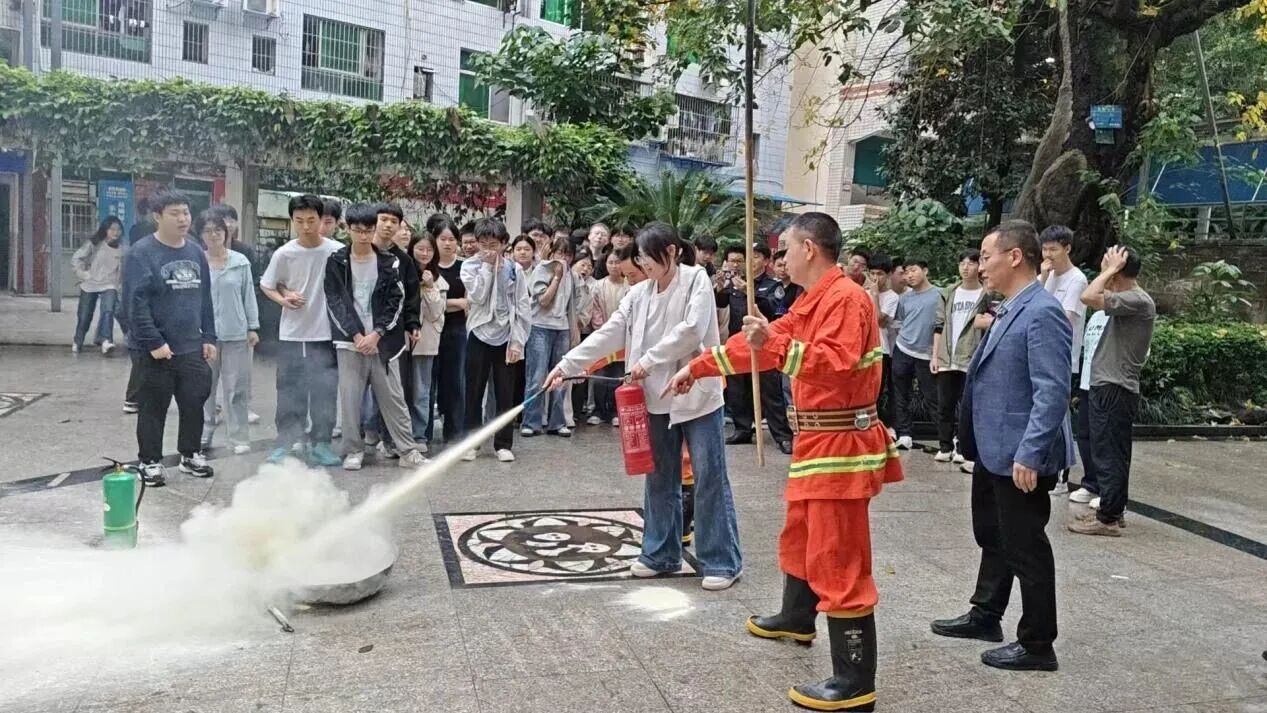 渠县第二中学开展消防应急演练