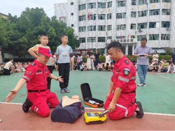 中国好人赵忠工作室防溺水安全知识讲座走进中滩一校