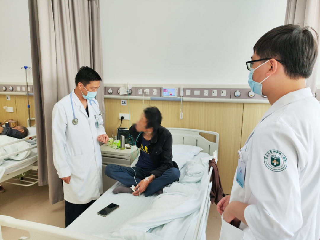 一家人同时发热、咳嗽，撬开家里地板震惊了！医生提醒