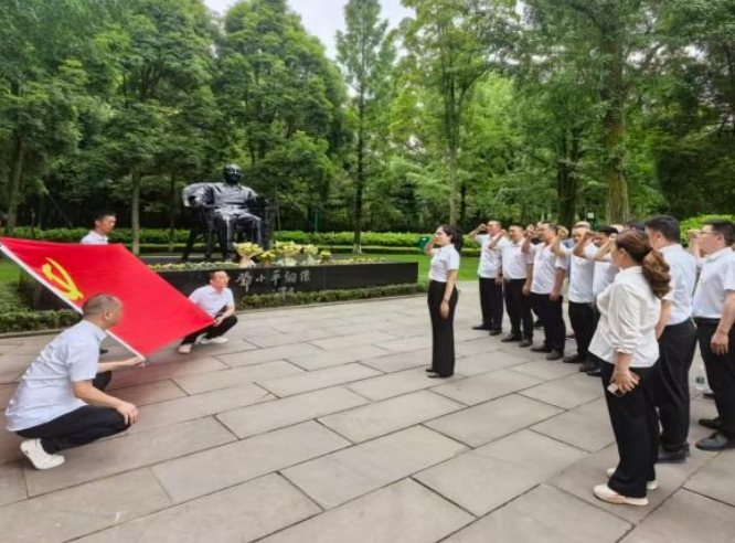 追寻伟人足迹 淬炼育人初心 ——渠县土溪镇初级中学组织党员赴邓小平故居开展建党105周年红色主题教育活动