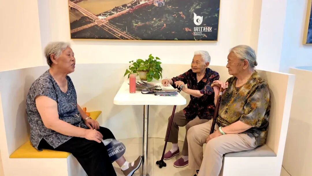 渠县：社区纳凉点“送清凉”  撑起夏日“幸福伞”