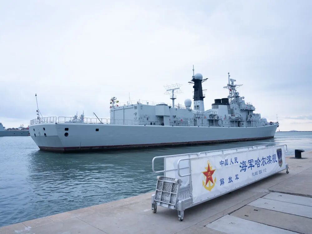 “中华第一舰”，退出现役