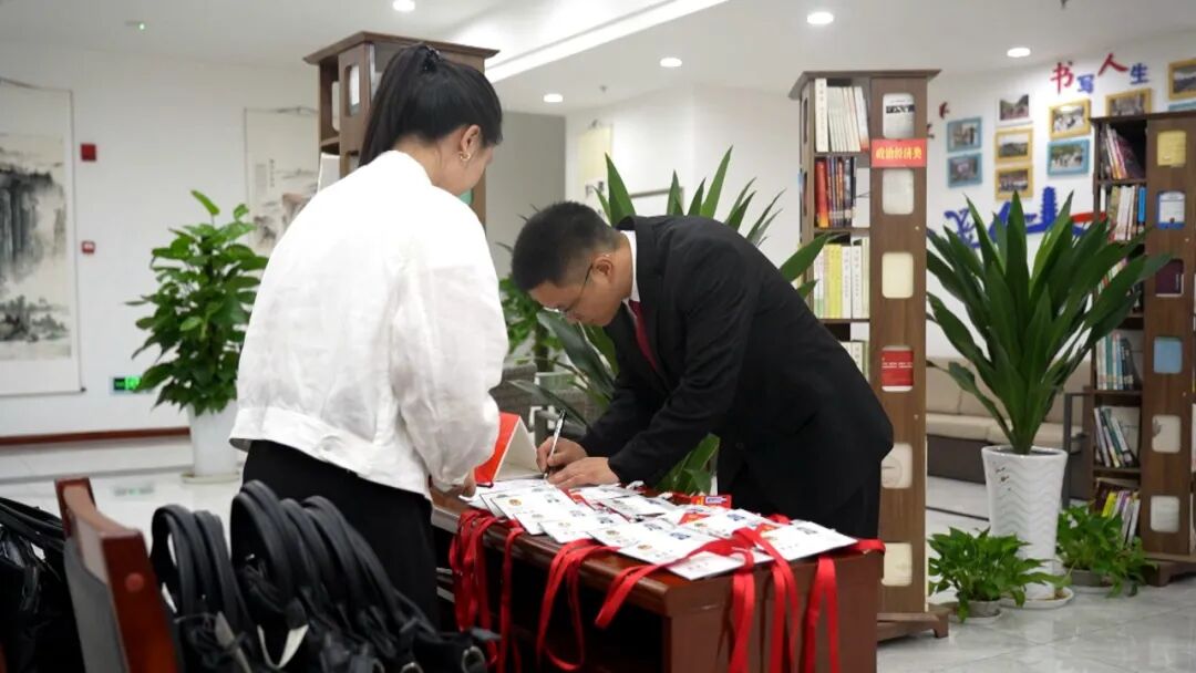 聚焦两会 | 出席政协渠县第十六届委员会第一次会议的委员陆续报到