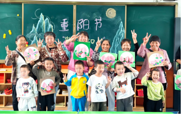 贵福镇中心幼儿园开展重阳节敬老主题活动
